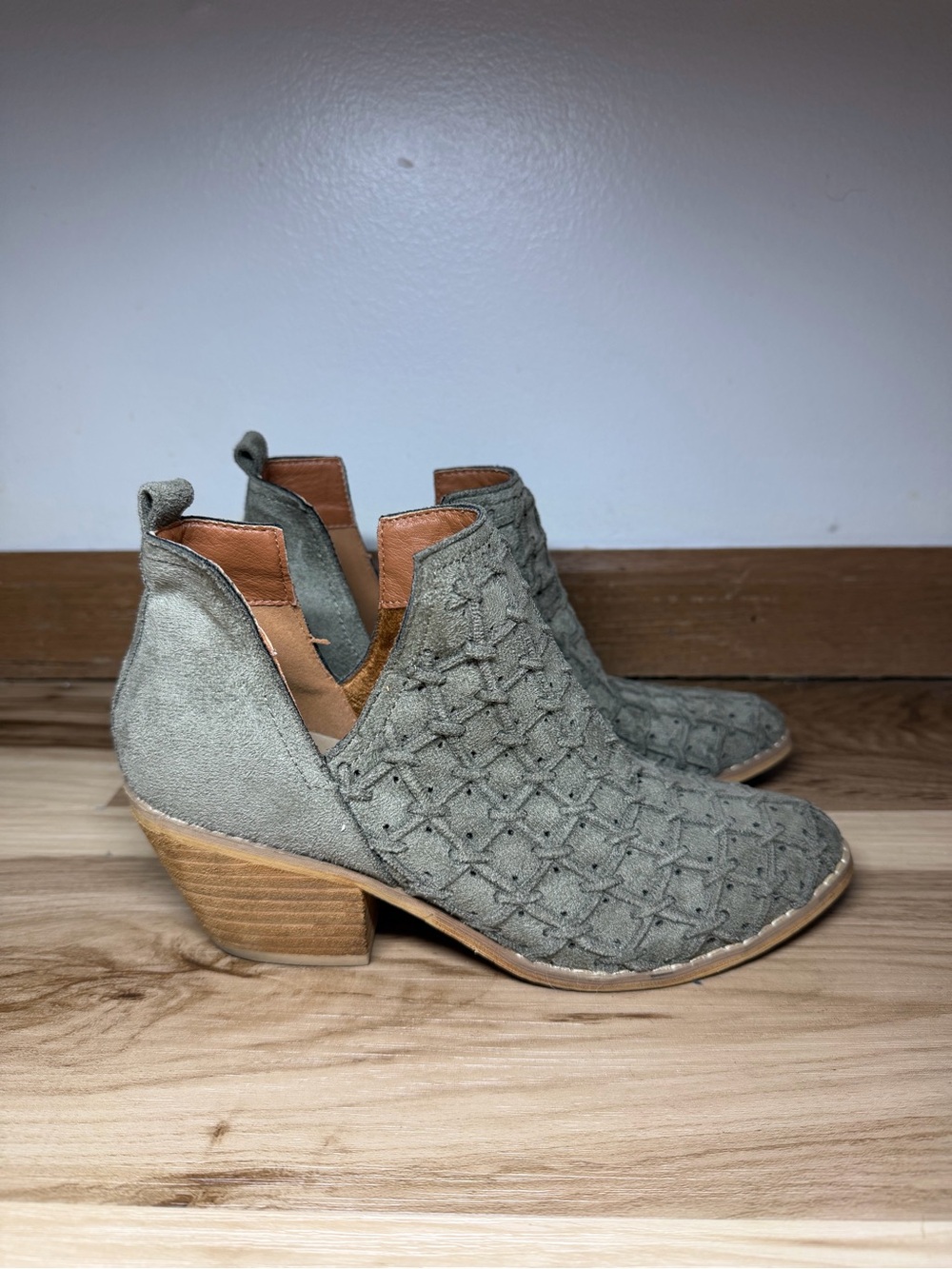 Mi.iM Genuine Leather Suede Woven Ankle Booties Olive Green Women’s Size 5